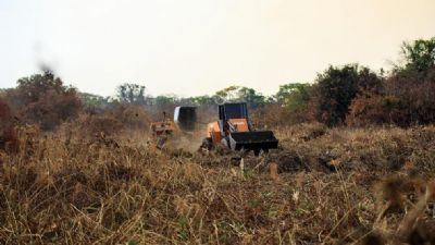 Secretaria orienta a n�o operar maquin�rio no per�odo mais quente do dia para evitar queimadas em MT