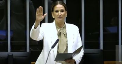 Primeira-dama de �gua Boa (MT) � empossada deputada federal