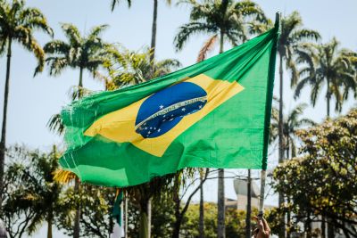 Fl�vio Bolsonaro faz aceno ao agro e promete simplificar o Plano Safra em visita a MT