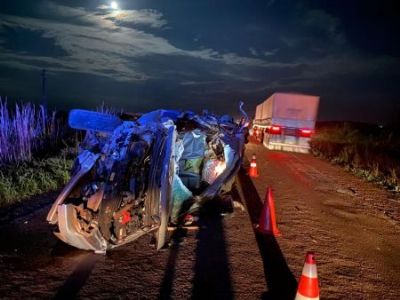 Grave acidente entre caminhonete e caminh�o � registrado na MT-430