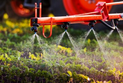 Programa de demonstra��es pr�ticas no campo orienta produtores sobre efici�ncia na pulveriza��o, alcan�ando mais de 400 mil hectares