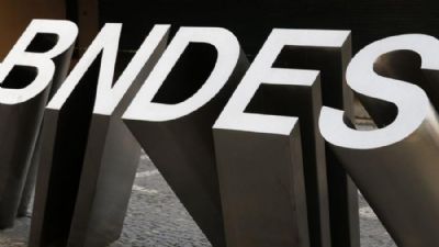 BNDES costura acordo com China para obter recursos para projetos no Brasil