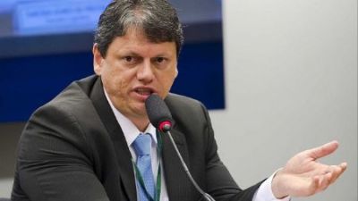 Tarc�sio diz a prefeitos do Norte Araguaia que trajeto original da BR-158 n�o ser� asfaltado