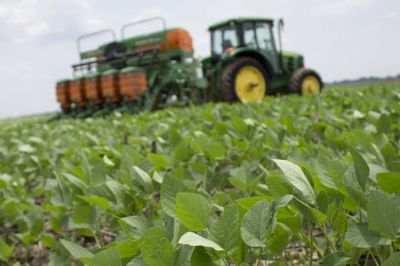 Ministra destaca compromisso dos produtores rurais e tranquiliza sobre abastecimento